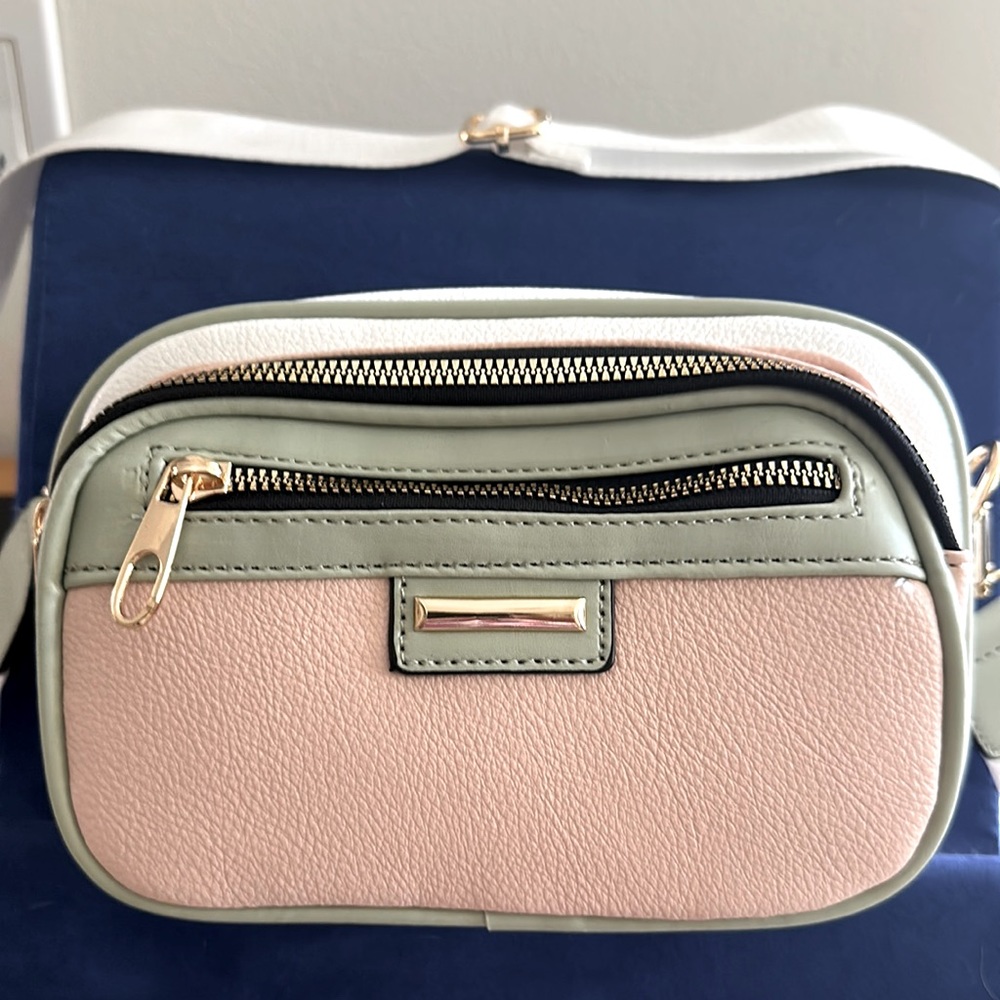 Fashion Multicolor Vegan Leather Crossbody Purse. Brand New!